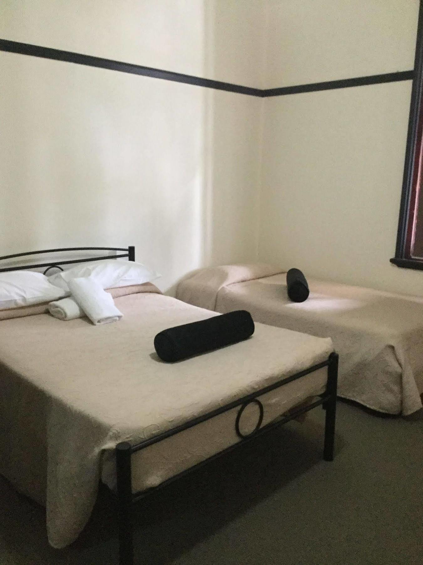 Neath Hotel Extérieur photo